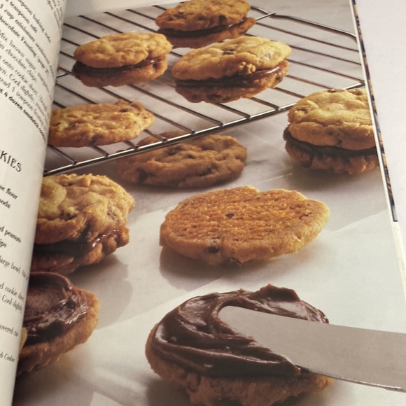 Betty Crocker’s Ultimate Cookie Book Hardcover First Edition 1992 - Picture 10 of 16
